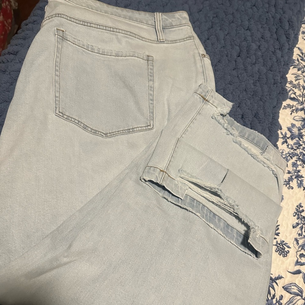 Lane Bryant jeans w/ deconstructed hemline. Sz 24. Excellent cond, worn 1-2 time